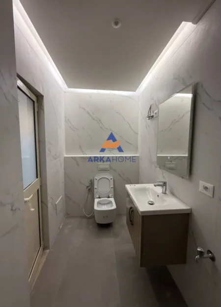 Tirane, jepet me qera ambjent biznesi , 130 m² 1.800 € (VASIL SHANTO)