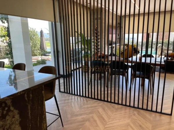 Tirane, shitet Vile 3 Katshe Kati 0, 500 m² 2.200.000 € (Farkë, Rezidenca Oksigjen)