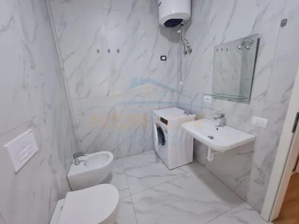 Tirane, shitet apartament 2+1+Ballkon Kati 3, 74 m² 120.000 € (Ali Demi, Kompleksi Kaimi)