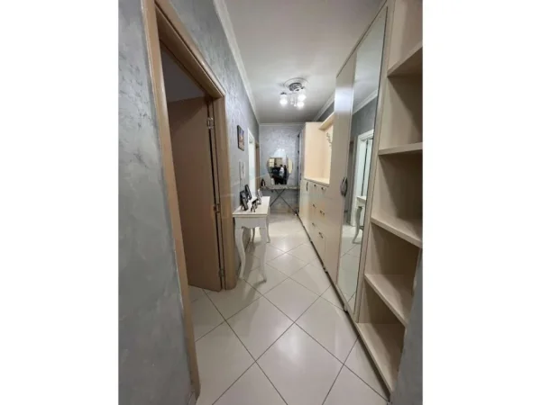 Tirane, jepet me qera apartament 2+1 Kati 4, 122 m² 500 € (Unaza e Re)