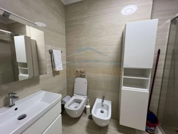 Tirane, jepet me qera apartament 2+1 Kati 4, 122 m² 500 € (Unaza e Re)