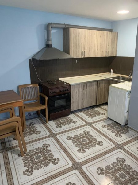 Tirane, jepet me qera apartament 1+1 Kati 2, 63 m² 220 € (Parku i Autobusëve)