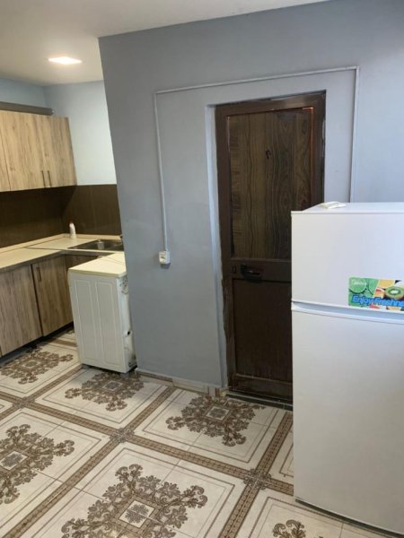 Tirane, jepet me qera apartament 1+1 Kati 2, 63 m² 220 € (Parku i Autobusëve)