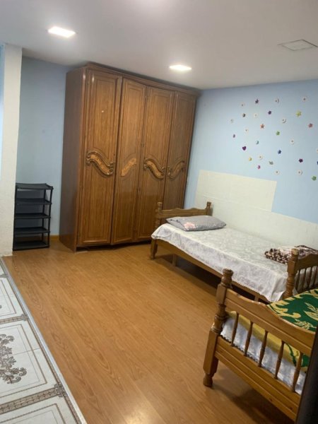 Tirane, jepet me qera apartament 1+1 Kati 2, 63 m² 220 € (Parku i Autobusëve)