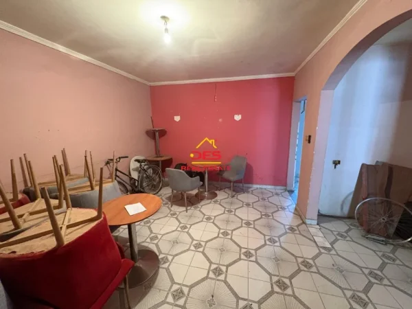 Vlore, shitet ambjent biznesi Kati 1, 110 m² 80.000 € (Rruga Mis Durhan)