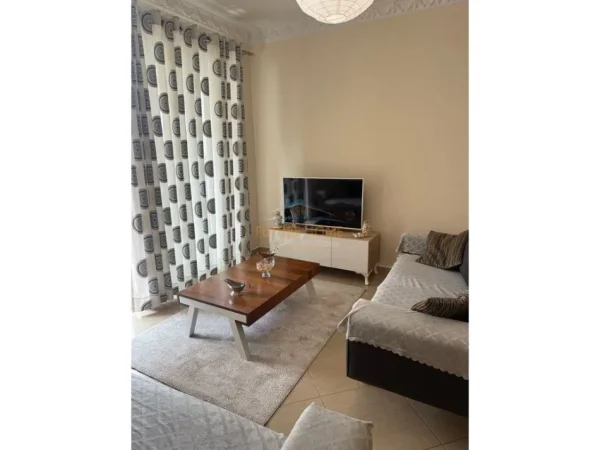 Tirane, jepet me qera apartament 2+1 Kati 3, 90 m² 500 € (Unaza e re)