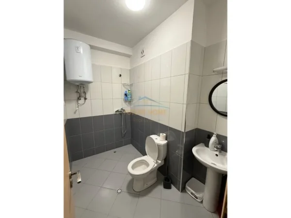 Tirane, jepet me qera apartament 2+1 Kati 3, 90 m² 500 € (Unaza e re)