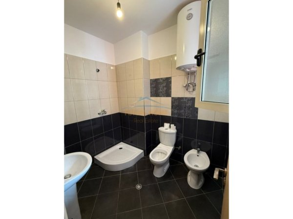Tirane, jepet me qera apartament 2+1 Kati 3, 90 m² 500 € (Unaza e re)