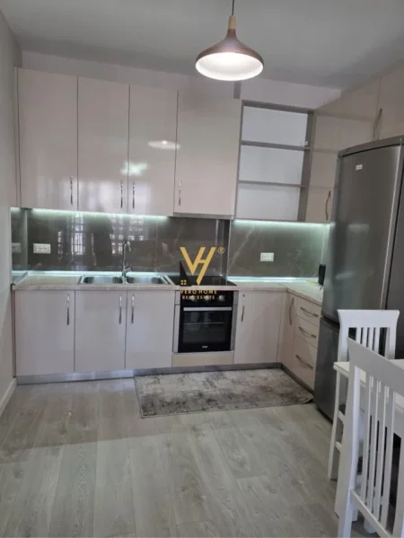 Tirane, jepet me qera apartament 1+1+Ballkon Kati 6, 61 m² 450 € (ASTIR)