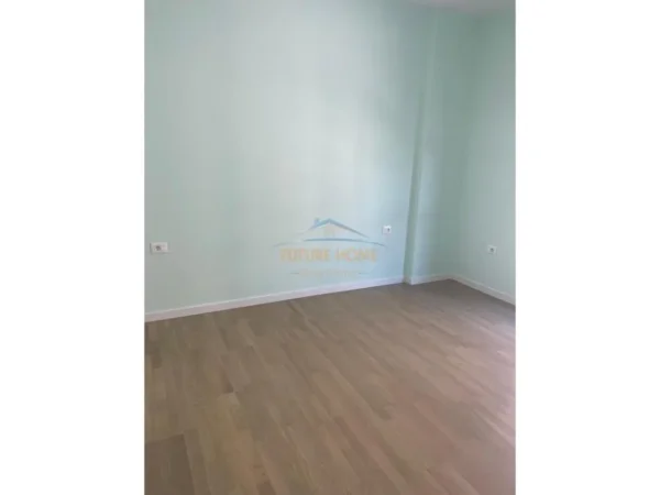 Tirane, jepet me qera apartament 2+1 Kati 5, 91 m² 650 € (Rruga Xhanfize Keko)