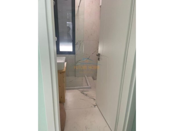 Tirane, jepet me qera apartament 2+1 Kati 5, 91 m² 650 € (Rruga Xhanfize Keko)