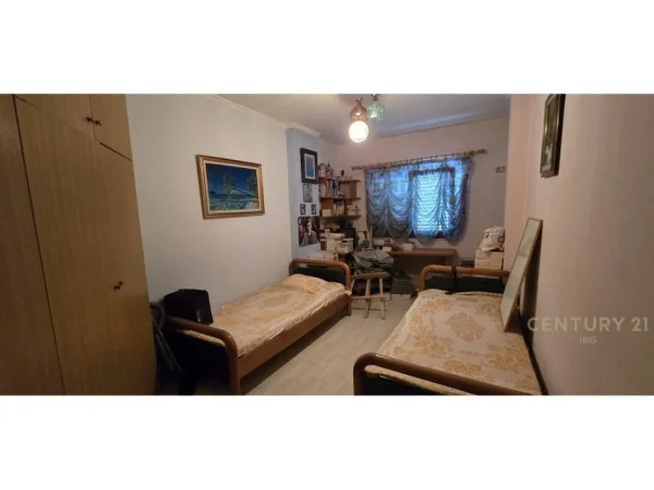 Tirane, jepet me qera apartament 2+1 Kati 2, 100 m² 500 € (Ali demi)