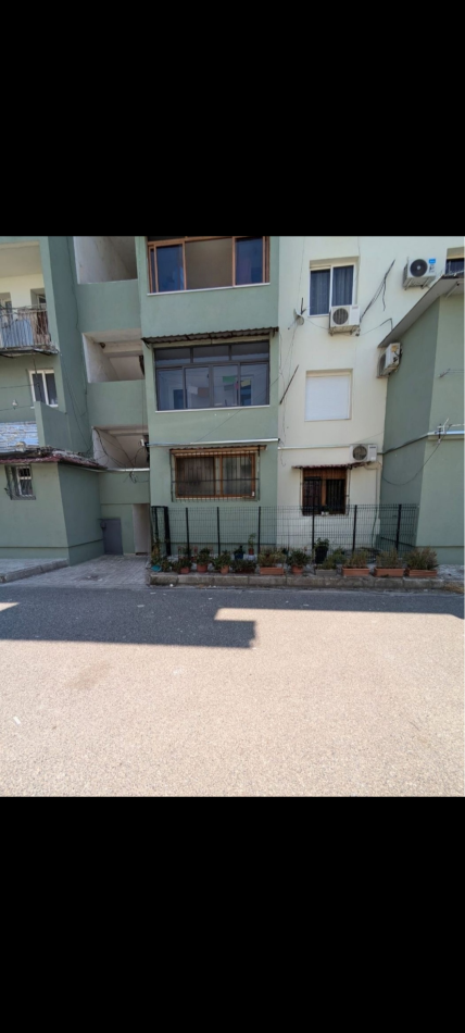 Elbasan, shitet apartament 1+1 Kati 1, 50 m² (Emin Matraxhiu)