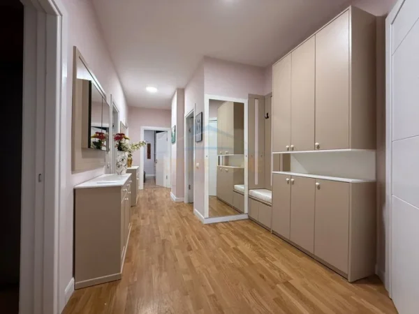 shitet 3+1 Kati 6, 150 m² 400.000 € (Shallvaret)