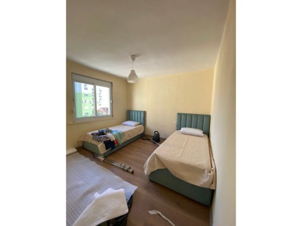 Tirane, jepet me qera apartament 2+1 Kati 4, 70 m² 750 € (Rruga Muhamet Gjollesha)
