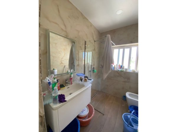 Tirane, jepet me qera apartament 2+1 Kati 4, 70 m² 750 € (Rruga Muhamet Gjollesha)