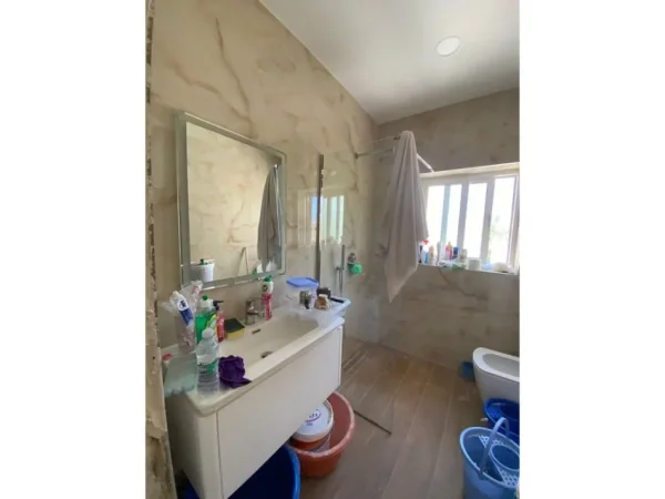 Tirane, jepet me qera apartament 2+1 Kati 4, 70 m² 750 € (Rruga Muhamet Gjollesha)
