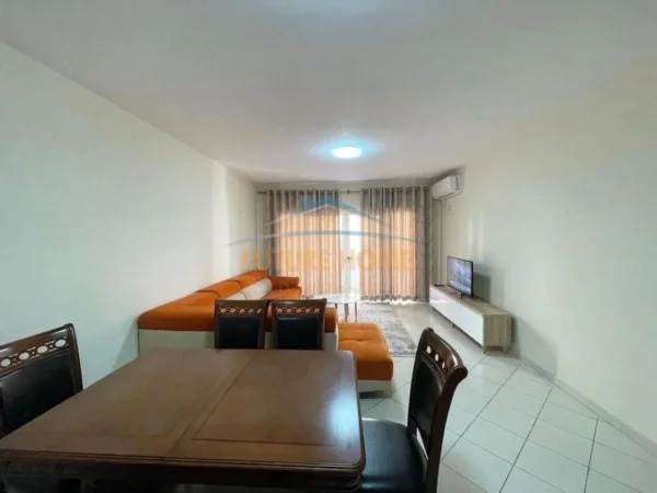 Tirane, jepet me qera apartament 2+1 Kati 4, 95 m² 500 € (Unaza e re)