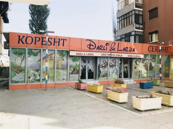 Durres, jepet me qera ambjent biznesi Kati 0, 