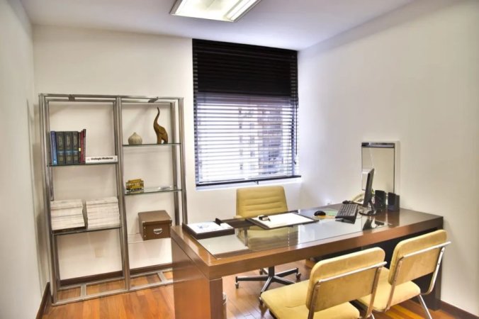 Tirane, jepet me qera zyre Kati 1, 16 m² 300 € (STADIUMI DINAMO)