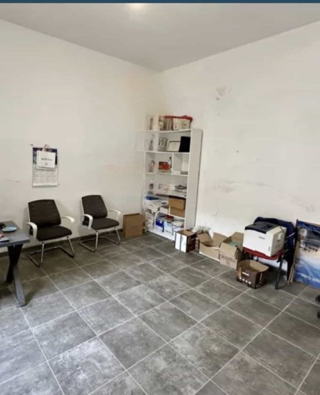 Tirane, jepet me qera magazine Kati 0, 315 m² 2.000 € (siri kodra)