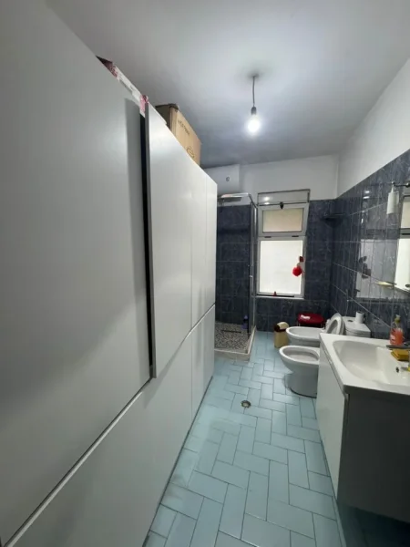 Tirane, jepet me qera apartament 2+1+parkim Kati 2, 90 m² 500 € (Astir prane Wellit)