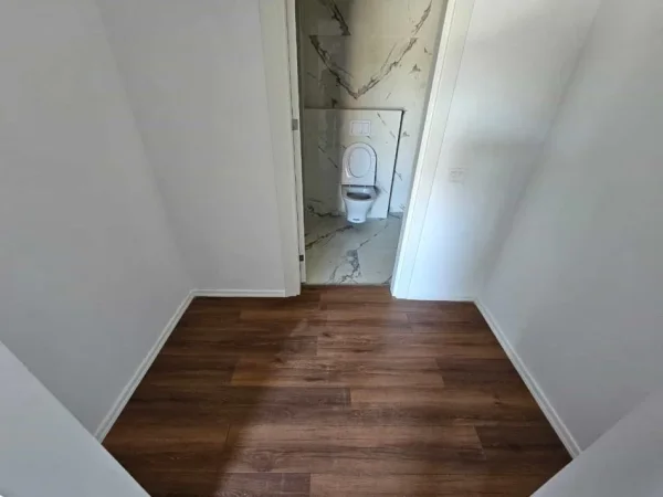 Tirane, jepet me qera zyre Kati 2, 100 m² 600 € (asl 2)