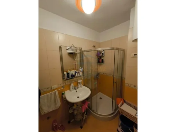 Tirane, shitet apartament 2+1+Ballkon Kati 6, 97 m² 210.000 € (Rruga Ali Visha)