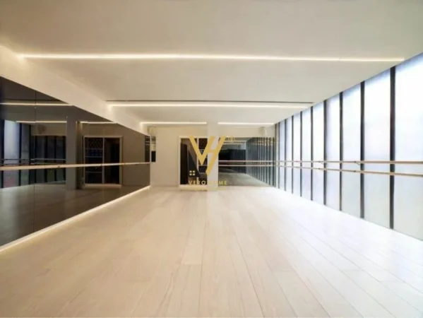 Tirane, jepet me qera zyre Kati 5, 180 m² 2.000 € (BLLOK)