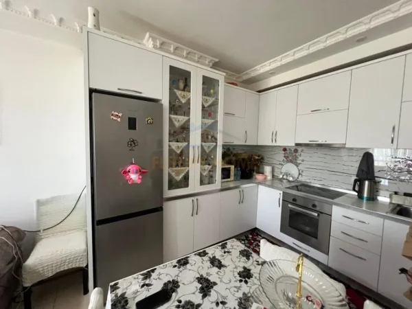 Tirane, shitet apartament 2+1 Kati 2, 85 m² 155.000 € (Rruga 5 maji)