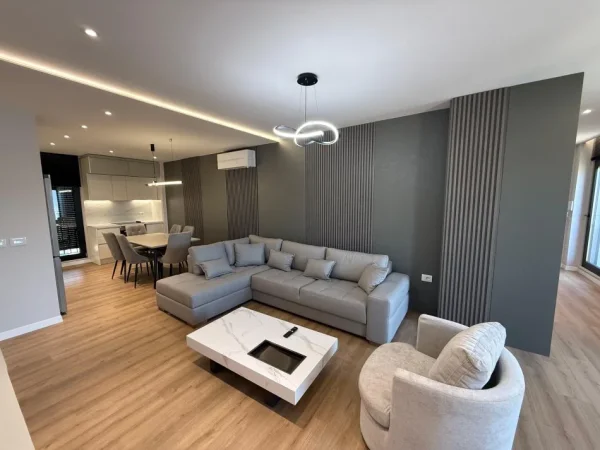 Tirane, jepet me qera apartament 2+1+Ballkon Kati 7, 95 m² 750 € (GREEN CITY RESIDENCE)