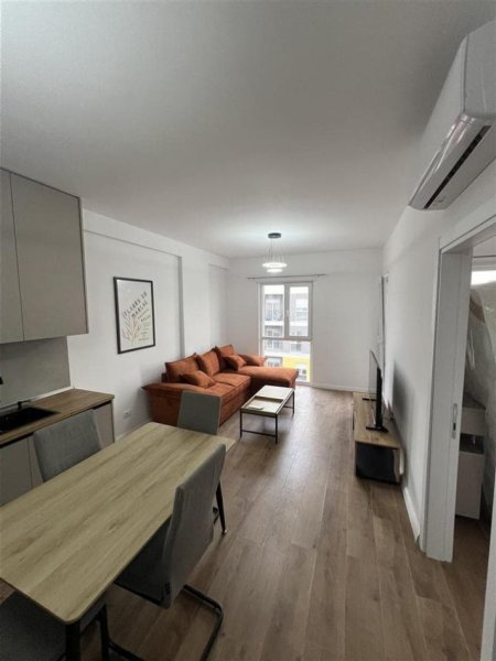Tirane, jepet me qera apartament 1+1+Ballkon Kati 8, 60 m² 400 € (univers city)