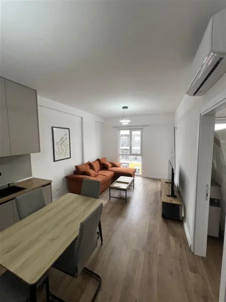 Tirane, jepet me qera apartament 1+1+Ballkon Kati 8, 60 m² 400 € (univers city)