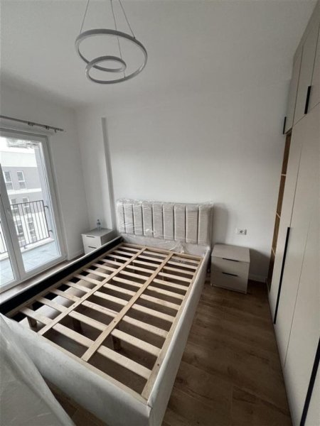 Tirane, jepet me qera apartament 1+1+Ballkon Kati 8, 60 m² 400 € (univers city)