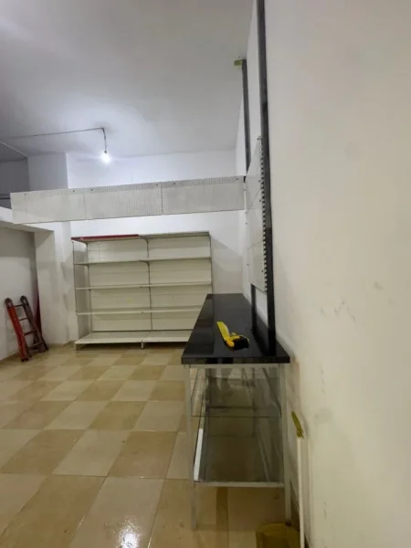 Tirane, jepet me qera ambjent biznesi Kati 0, 30 m² 300 € (Astir prane Wellit)