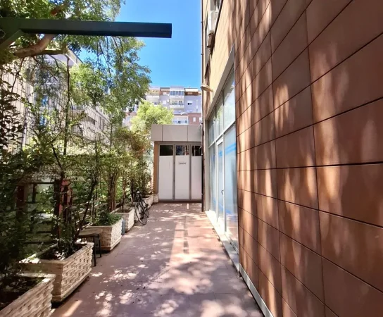 Me Qera: Ambient (340m2) 📍BLLOK - Alb Market | 4,000€/muaj || Plotesisht Private