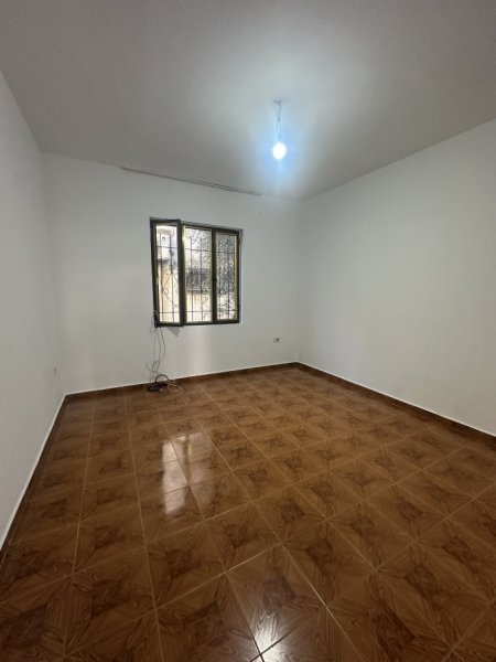 jepet me qera shtepi 2+1+Aneks+Ballkon Kati 1, 85 m² 300 € Astir