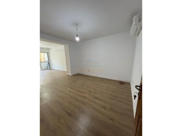 Tirane, jepet me qera apartament 2+1 Kati 2, 93 m² 900 € (BLLOK)
