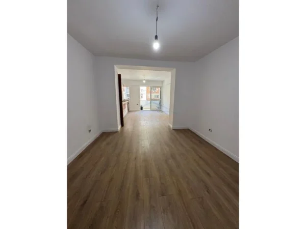 Tirane, jepet me qera apartament 2+1 Kati 2, 93 m² 900 € (BLLOK)