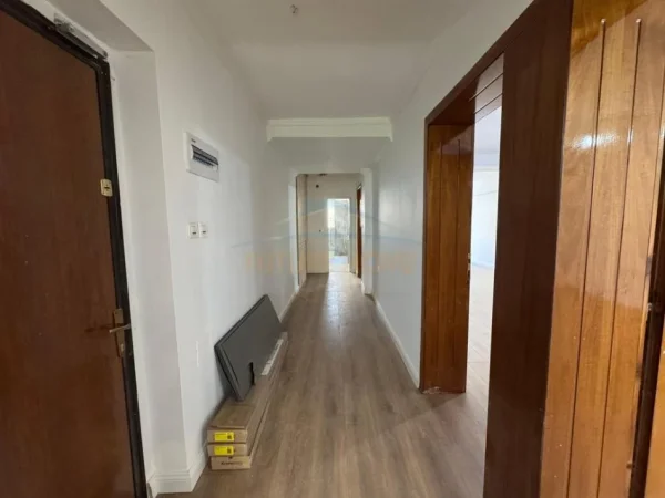 Tirane, jepet me qera apartament 2+1 Kati 2, 93 m² 900 € (BLLOK)