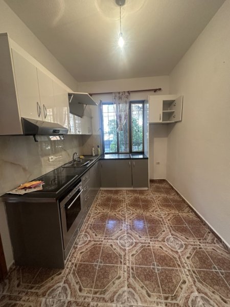 jepet me qera shtepi 2+1+Aneks+Ballkon Kati 1, 85 m² 300 € Astir