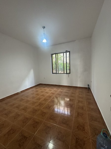 jepet me qera shtepi 2+1+Aneks+Ballkon Kati 1, 85 m² 300 € Astir