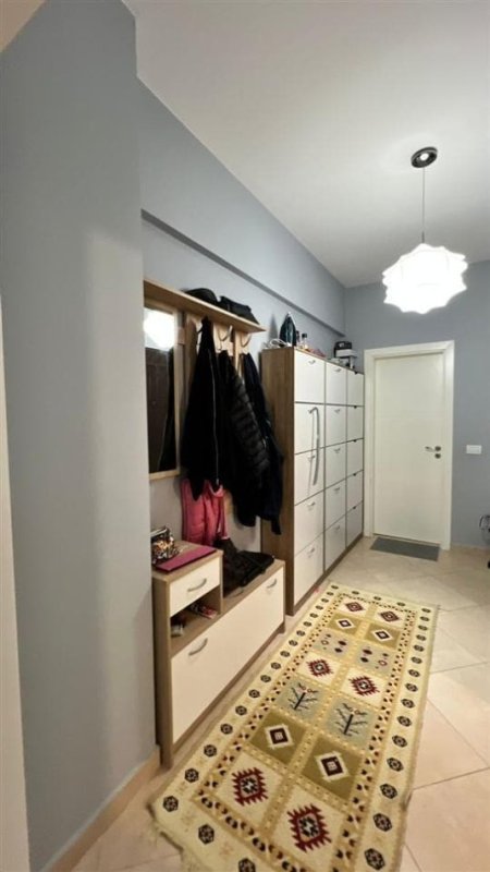 Tirane, jepet me qera apartament 1+1+Ballkon Kati 1, 82 m² 101.000 € (fresku)