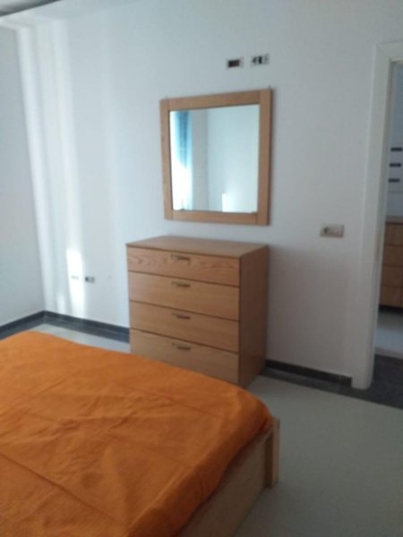 Tirane, jepet me qera apartament 2+1 Kati 2, 70 m² 500 € (Brryli)