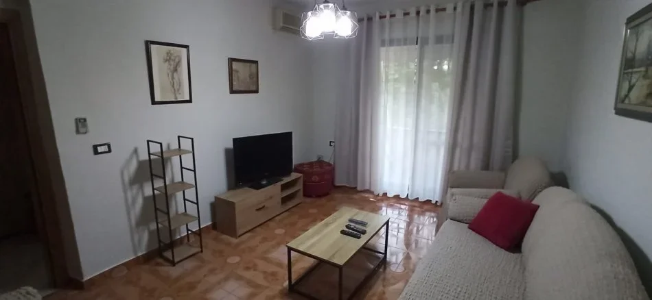 Tirane, jepet me qera apartament 1+1 Kati 5, 60 m² 600 € (Ish-Ekspozita)