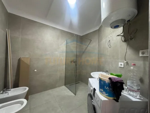 Tirane, jepet me qera apartament 1+1 Kati 1, 65 m² 550 € (KODRA E DIELLIT)
