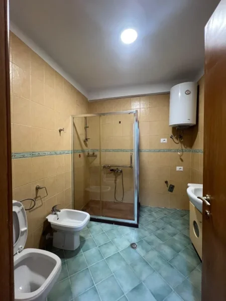 Tirane, shes apartament 2+1 Kati 7, 108 m² 175.000 € (Kinostudio)