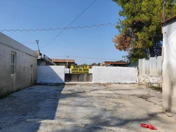 Njesia 6, TRUALL 300m2  BUZE RRUGE Kombinat