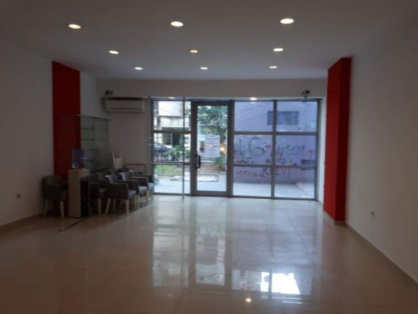 Tirane, jepet me qera dyqan Kati 1, 70 m² 185.000 Euro (Ish ekzpozita)