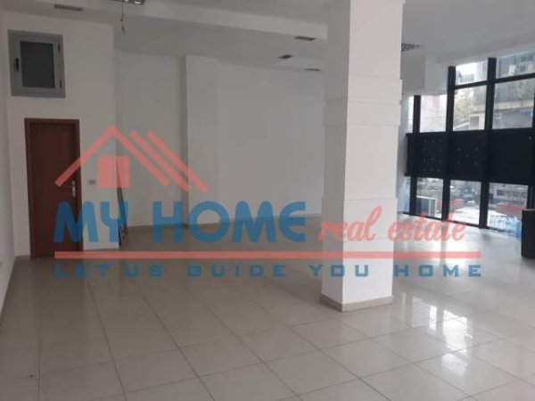 Tirane, jepet me qera dyqan Kati 0, 97 m² 750 Euro (brryli)